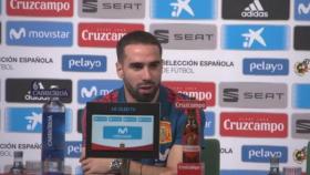 Carvajal, en rueda de prensa de la selección española. Foto: Twitter (@elchiringuitotv)