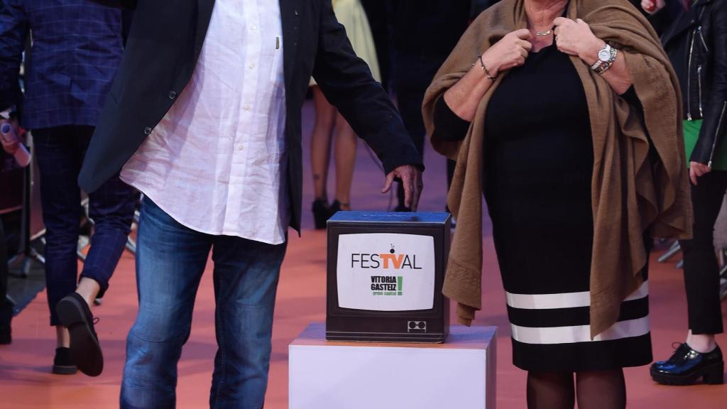Karlos y su mujer en un evento.