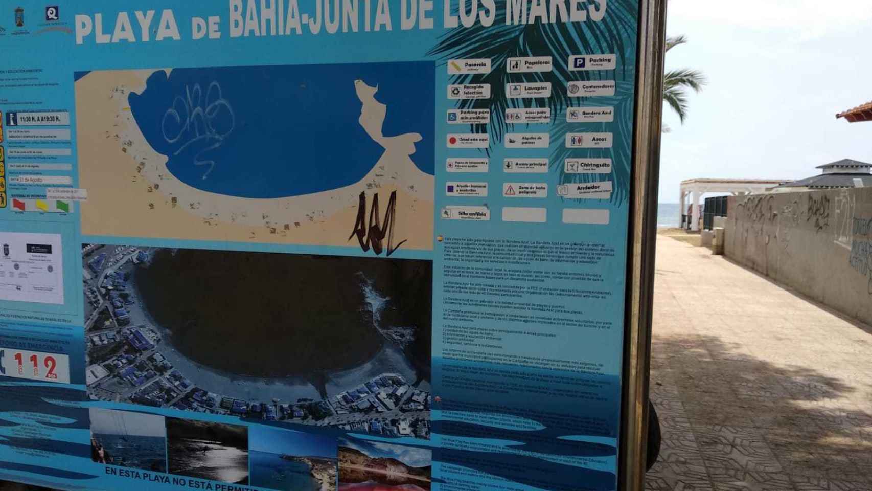 La playa de la Bahía está en uno de los extremos de Puerto de Mazarrón.