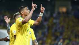Thiago Silva celebra con Brasil su gol. Foto: Twitter (@cbf_futebol).