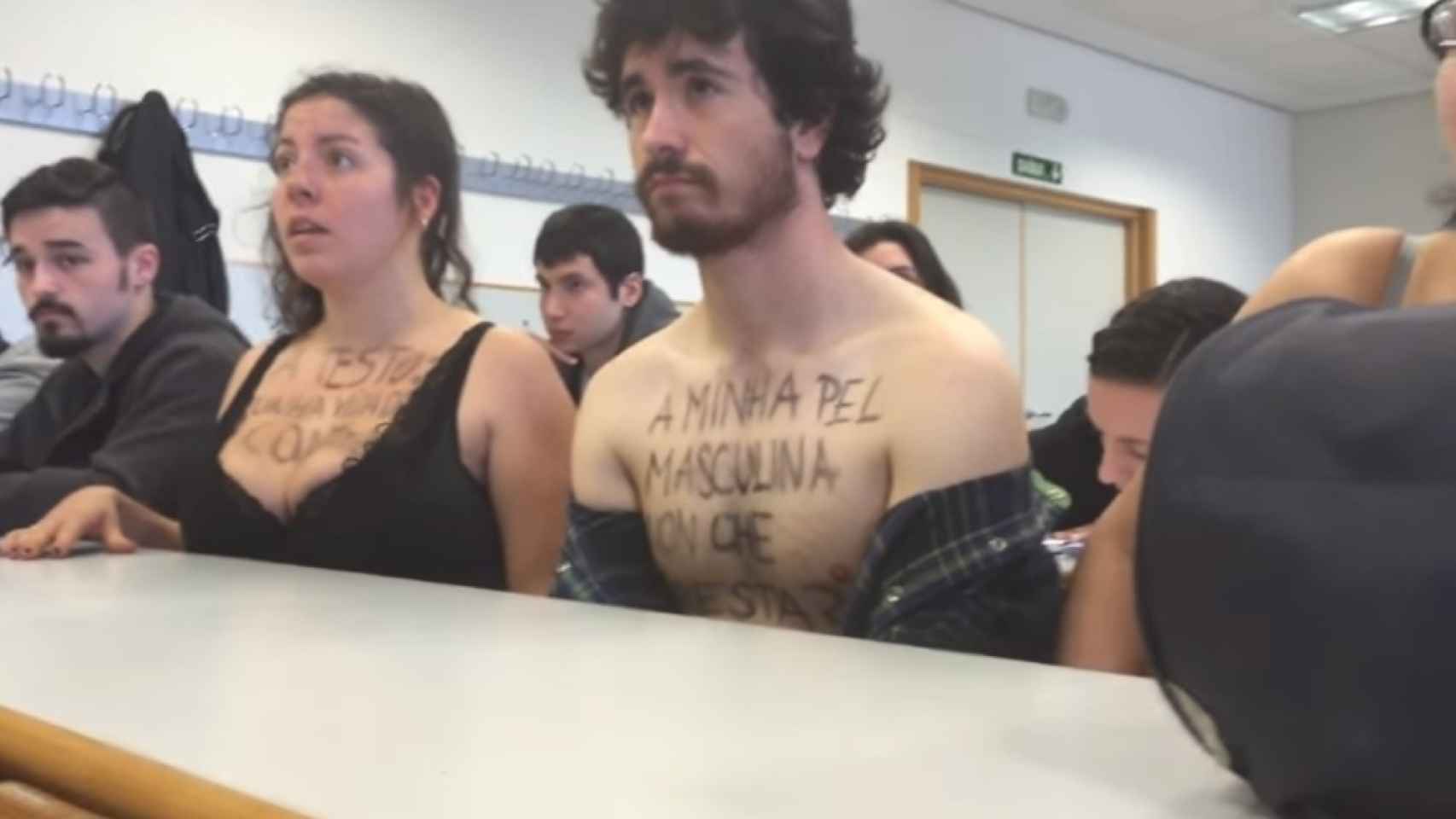 Los alumnos que protestaron en 2016 en clase de don Luciano.