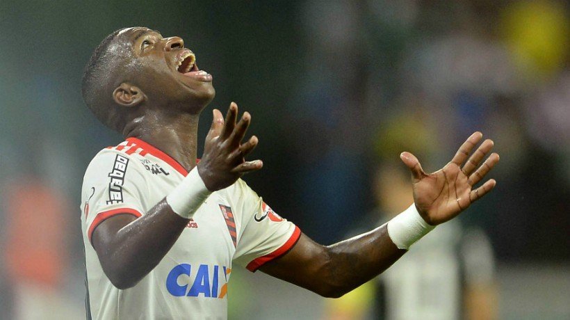 Vinicius se lamenta de una ocasión en el Flamengo. Foto flamengo.com.br