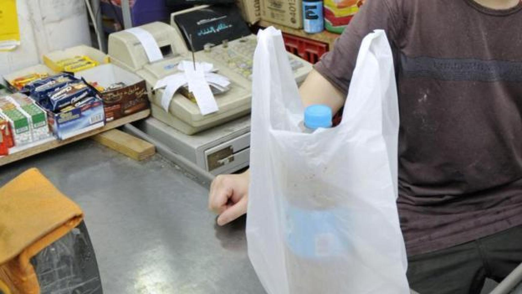 Las bolsas de plástico más pequeñas dejan hoy de ser gratuitas