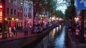 Ámsterdam es uno de los destinos que recomienda evitar la guía.