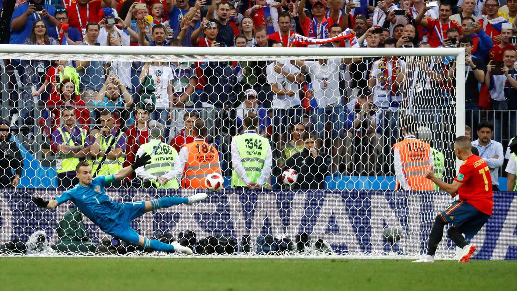 La eliminación de España en el Mundial ante Rusia, en imágenes