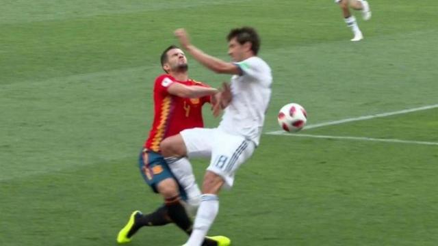 La dura entrada de Zhirkov sobre Nacho