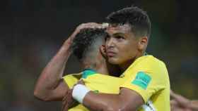 Neymar y Thiago Silva abrazados. Foto: cbf.com