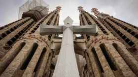 Cruz de 18 toneladas en la Sagrada Familia