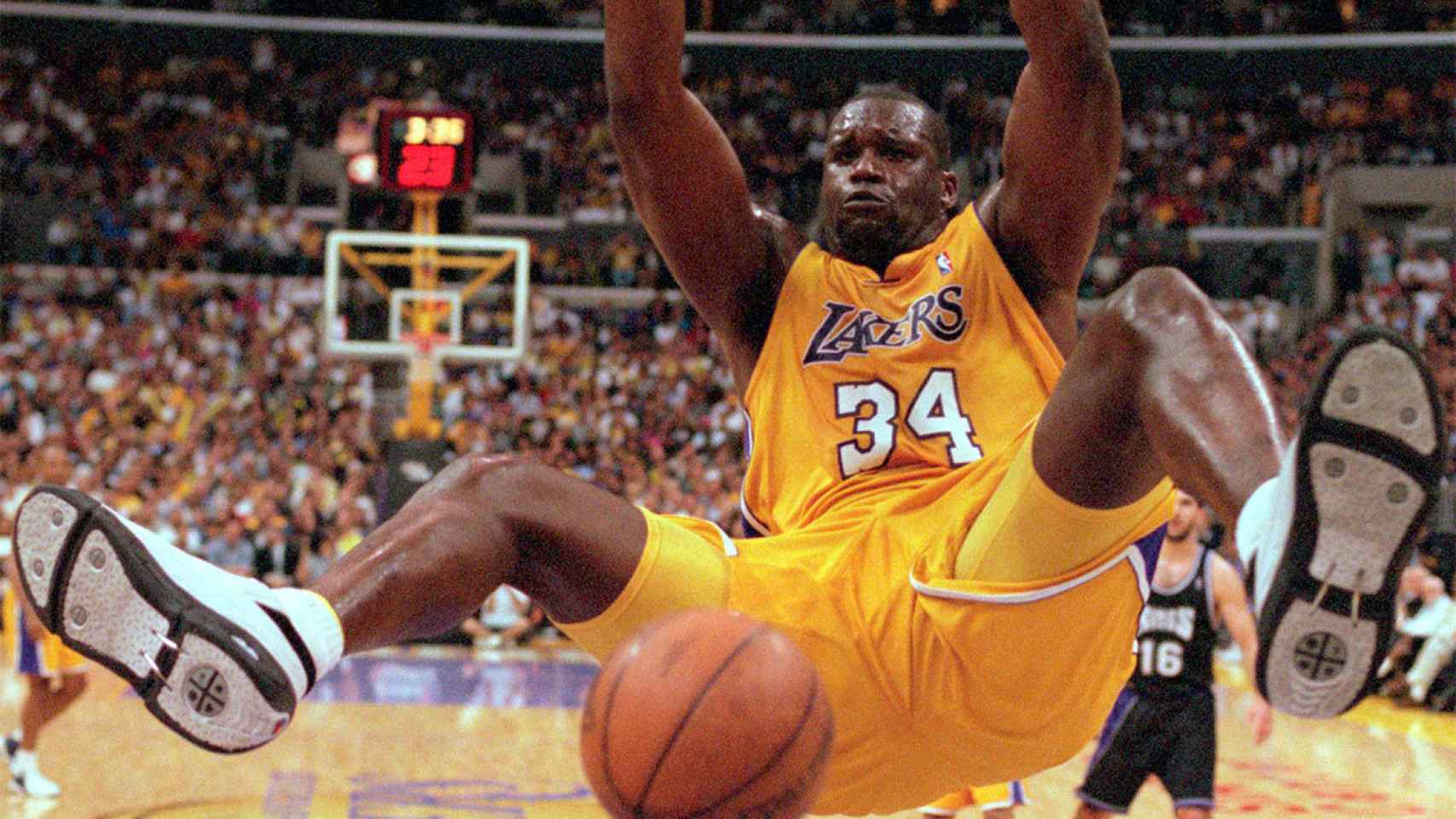 Shaquille O'Neal durante un partido con Los Lakers.