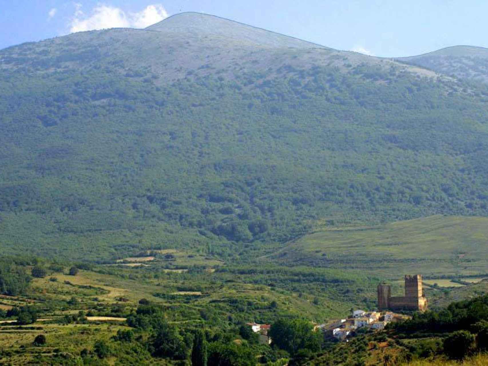 El castillo y el monte Moncayo.