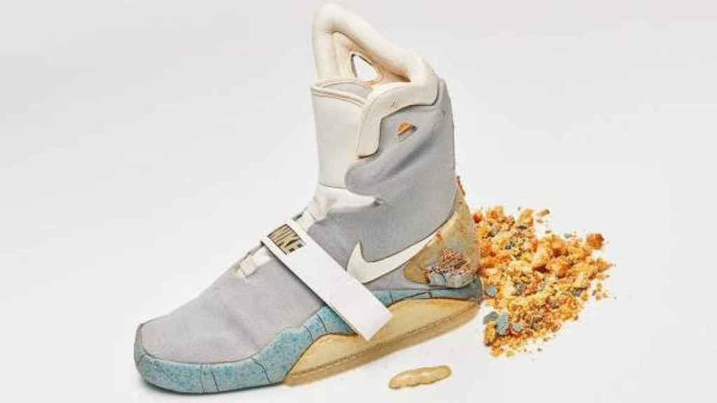 Subastan una zapatilla en descomposición de Michael J. Fox en 'Regreso al  futuro' por 80.000 euros