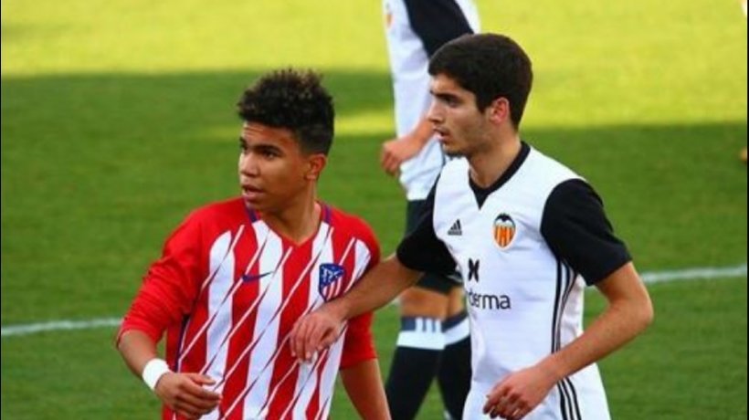 Pascu durante un partido con el Juvenil del Valencia (Instagram: @pascu6alba)