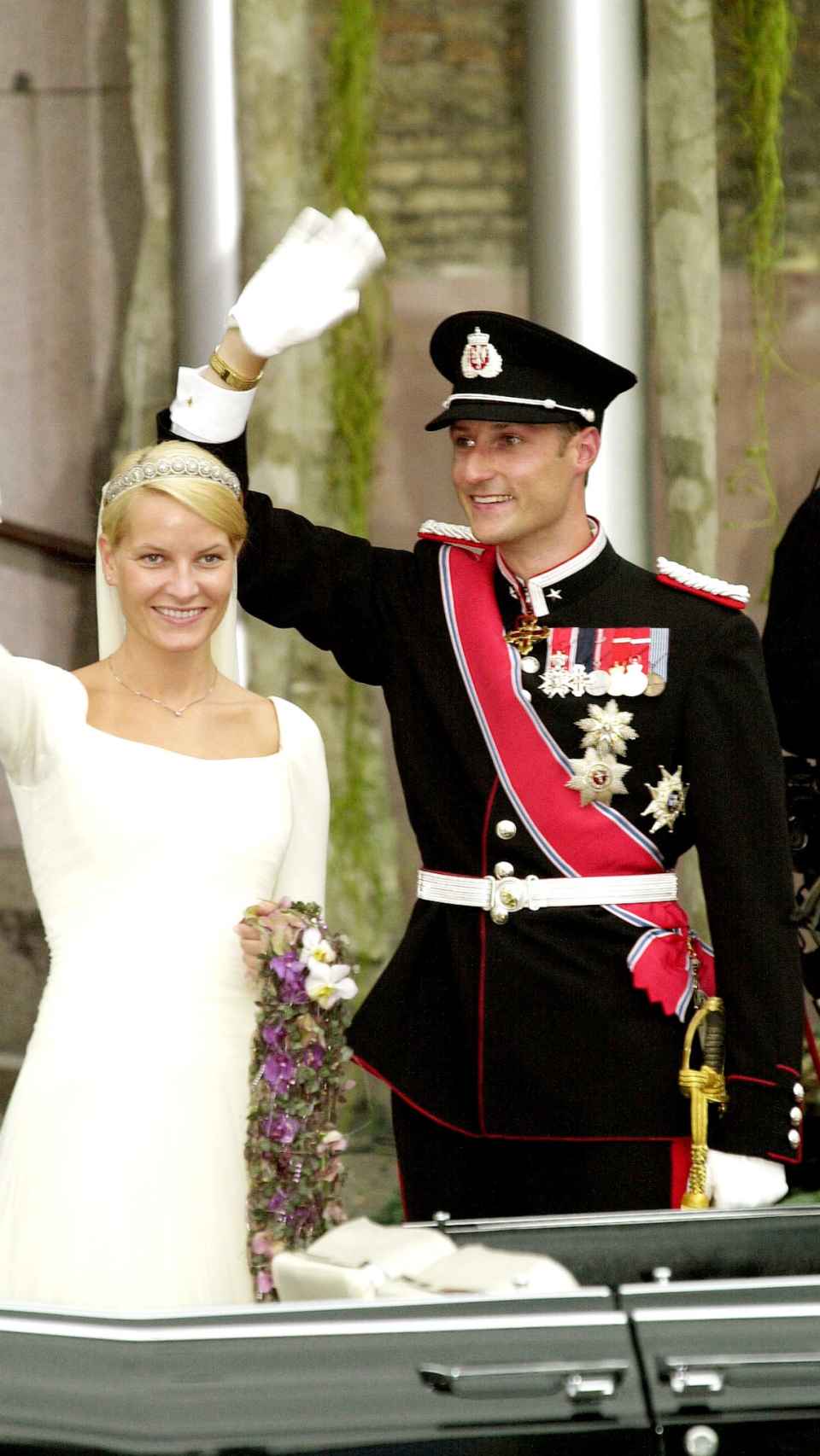 Mette-Marit y Haakon el día de su boda.