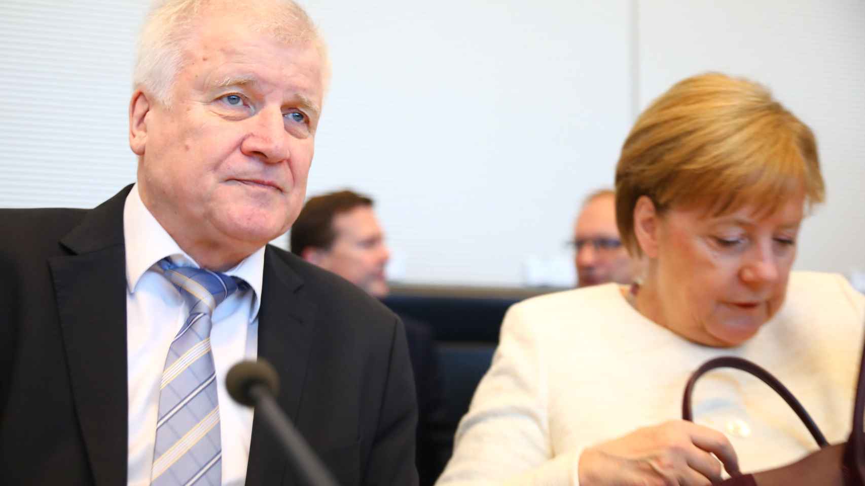 Merkel y su ministro del Interior, Horst Seehofer