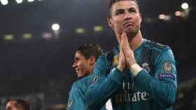 Cristiano Ronaldo agradece los aplausos del público de la Juventus.