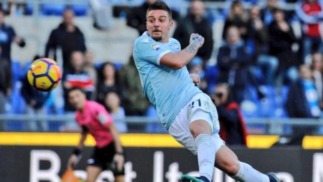 Milinkovic-Savic lanzando a portería. Foto: Twitter (@OfficialSSLazio).