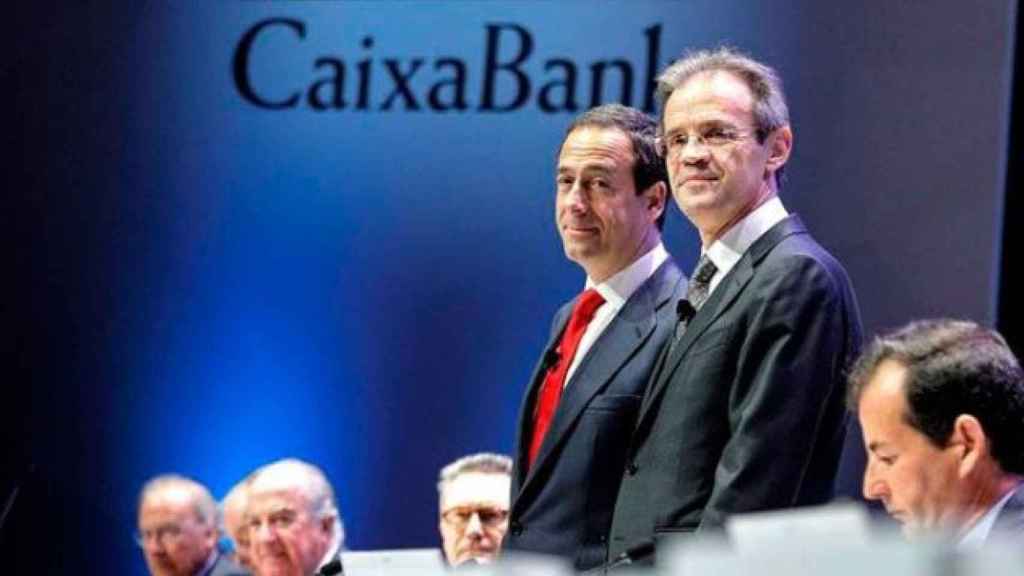 Gonzalo Gortázar, CEO de Caixabank y Jordi Gual, presidente de la entidad en una imagen de archivo.