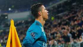 Cristiano Ronaldo celebra ante la grada su chilena