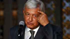 Andrés Manuel López Obrador comparece ante los medios tras entrevistarse con Peña Nieto.
