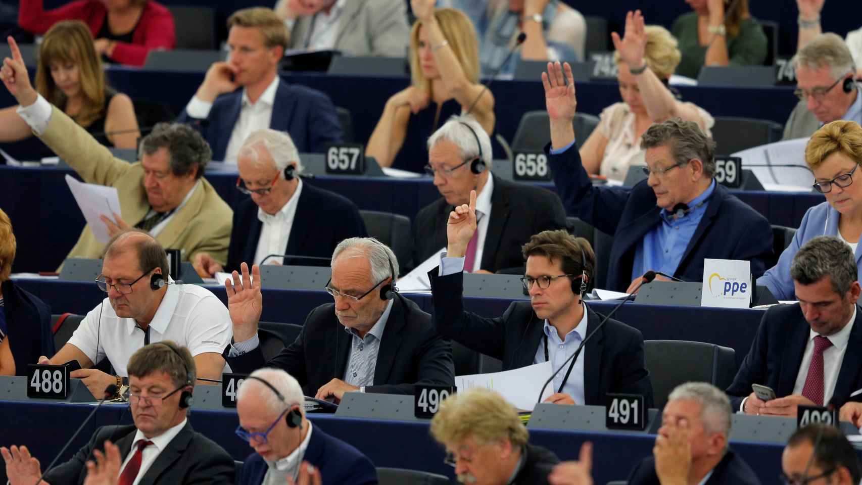 Una votación en el pleno de la Eurocámara
