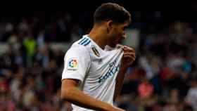 Achraf besa el escudo del Madrid tras su gol al Celta