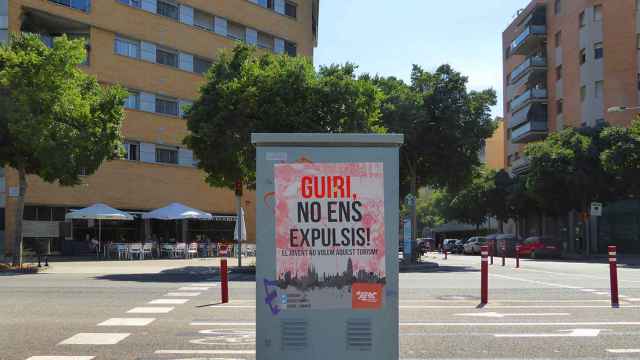 Foto de un cartel en Poblenou, Barcelona, que dice 'Guiri, no nos expulses'