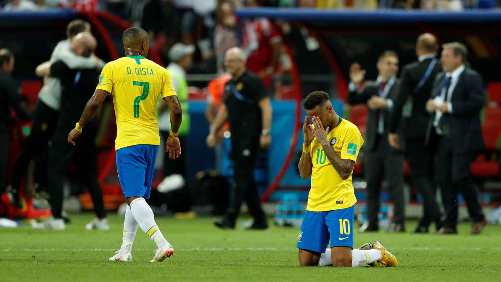 Neymar, hundido al final del partido.