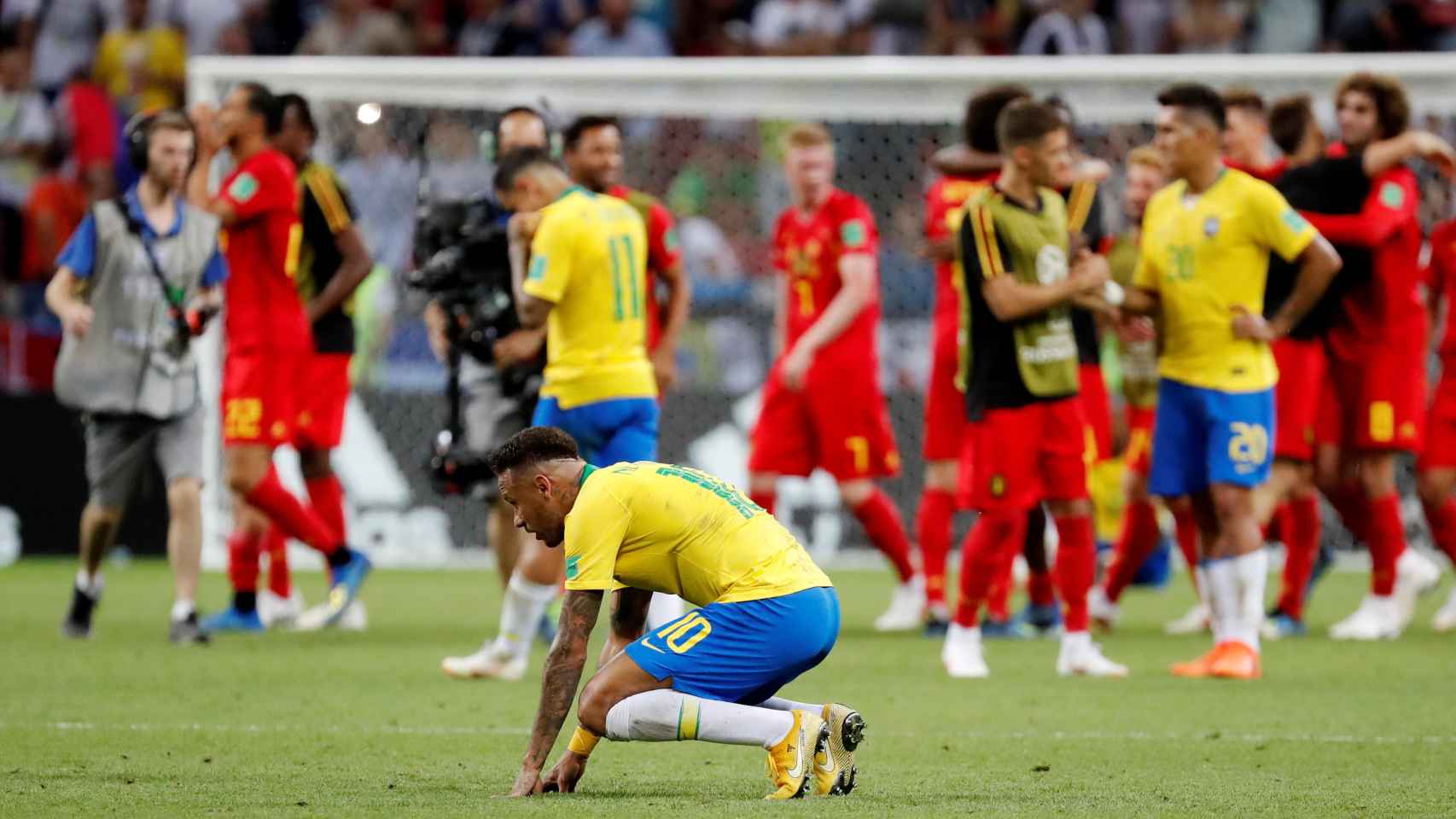 Neymar, hundido tras la eliminación de Brasil.