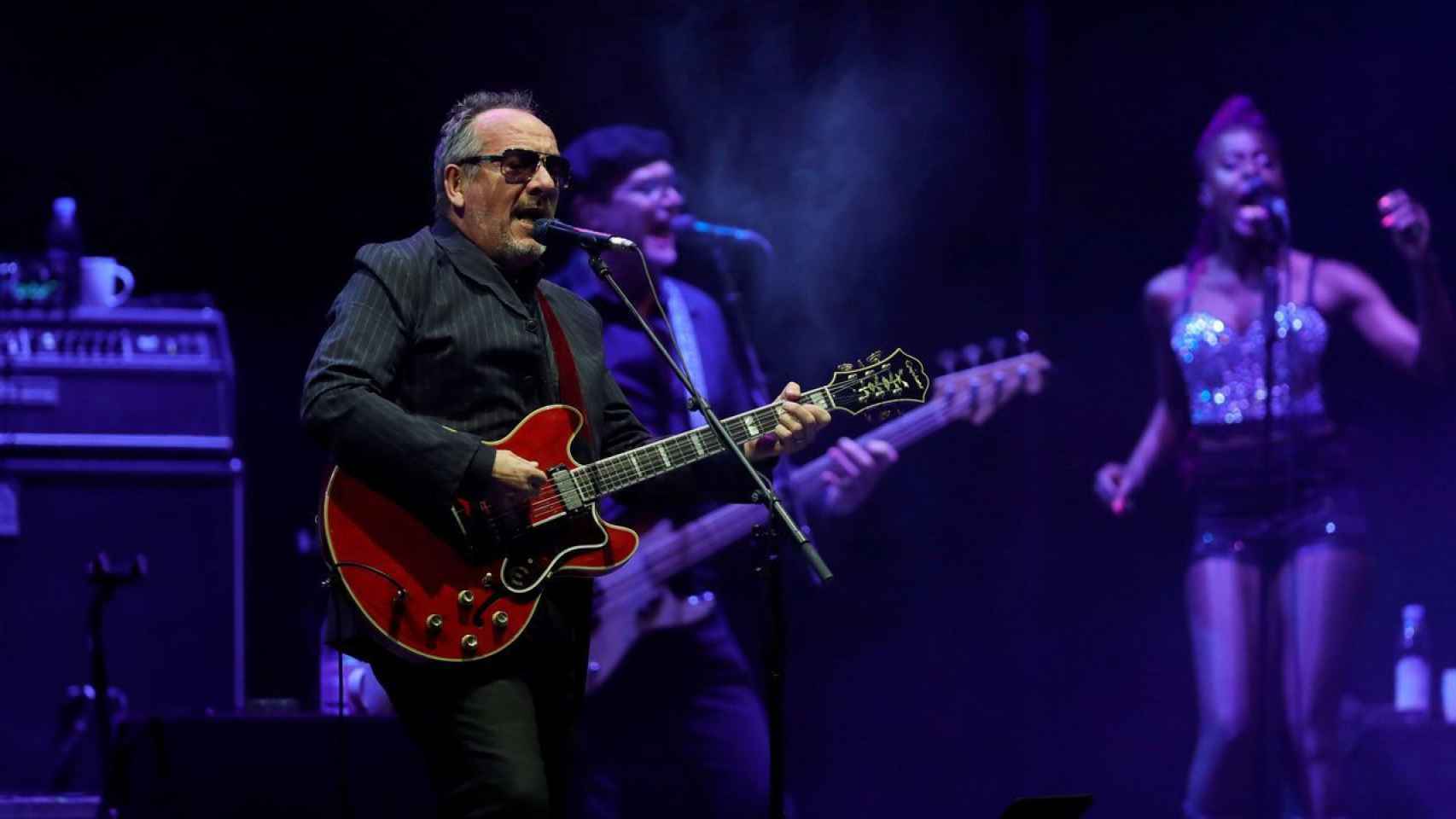 Elvis Costello cancela su gira debido a operación por un cáncer agresivo.