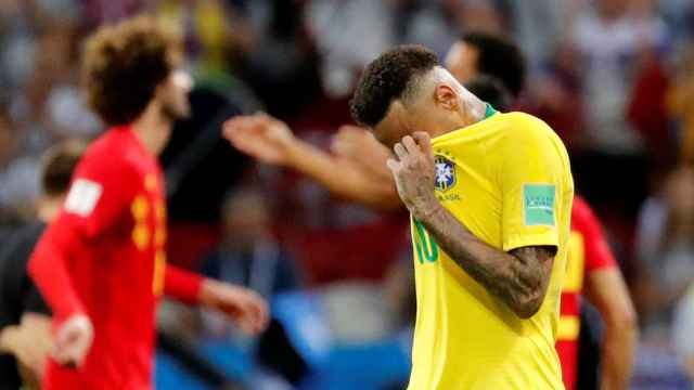 Neymar, cabizbajo, tras la derrota de Brasil ante Bélgica.