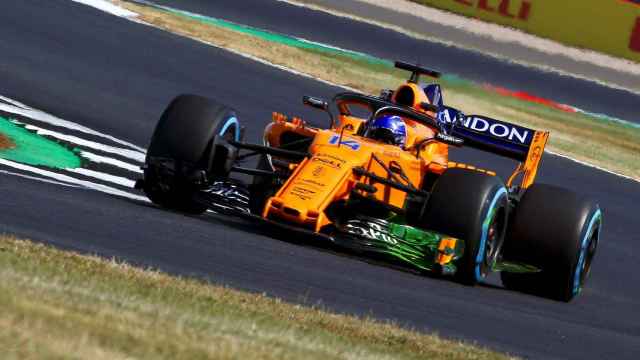 Alonso mejoró muchísimo sus tiempos por la tarde en Silverstone.