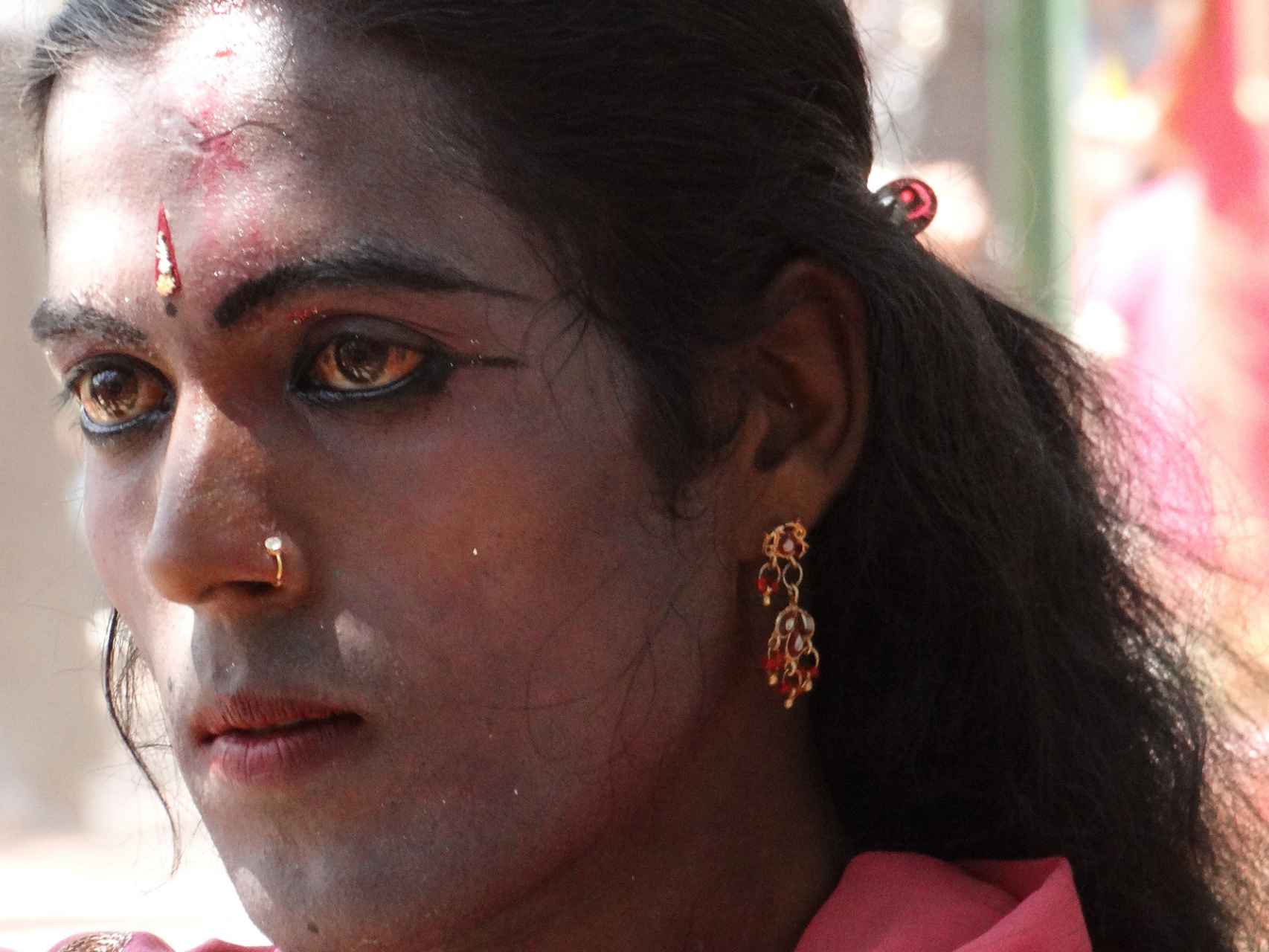 Retrato de un hijra en su vida diaria.