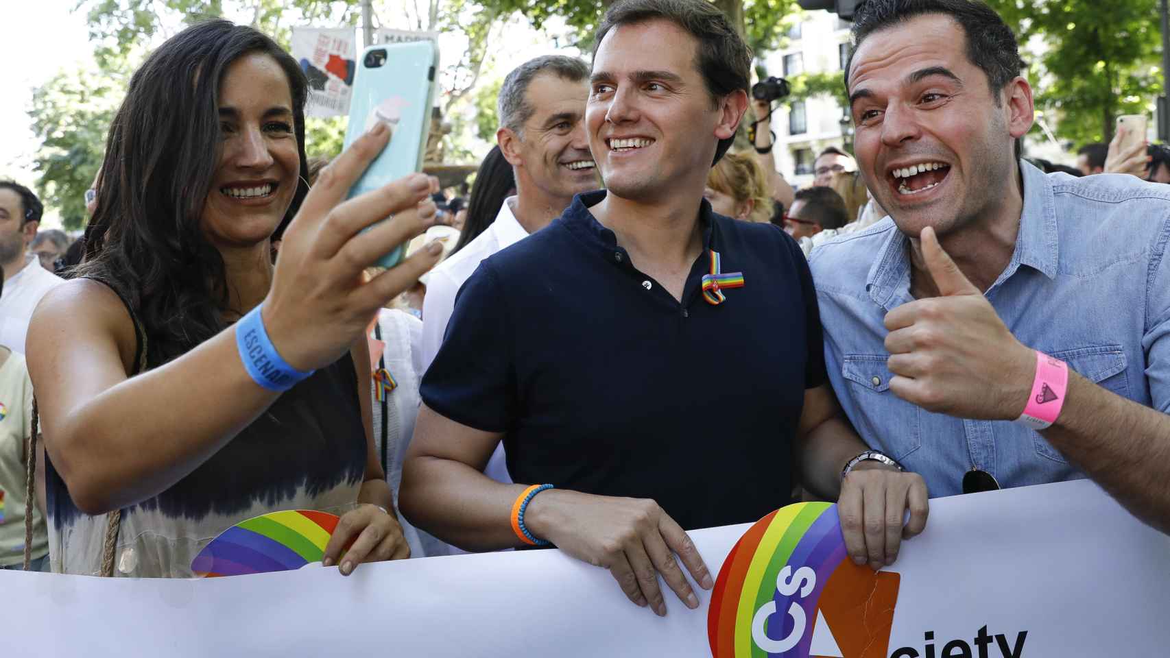 Begoña Villacís, Albert Rivera e Ignacio Aguado en el Orgullo Gay de 2018.