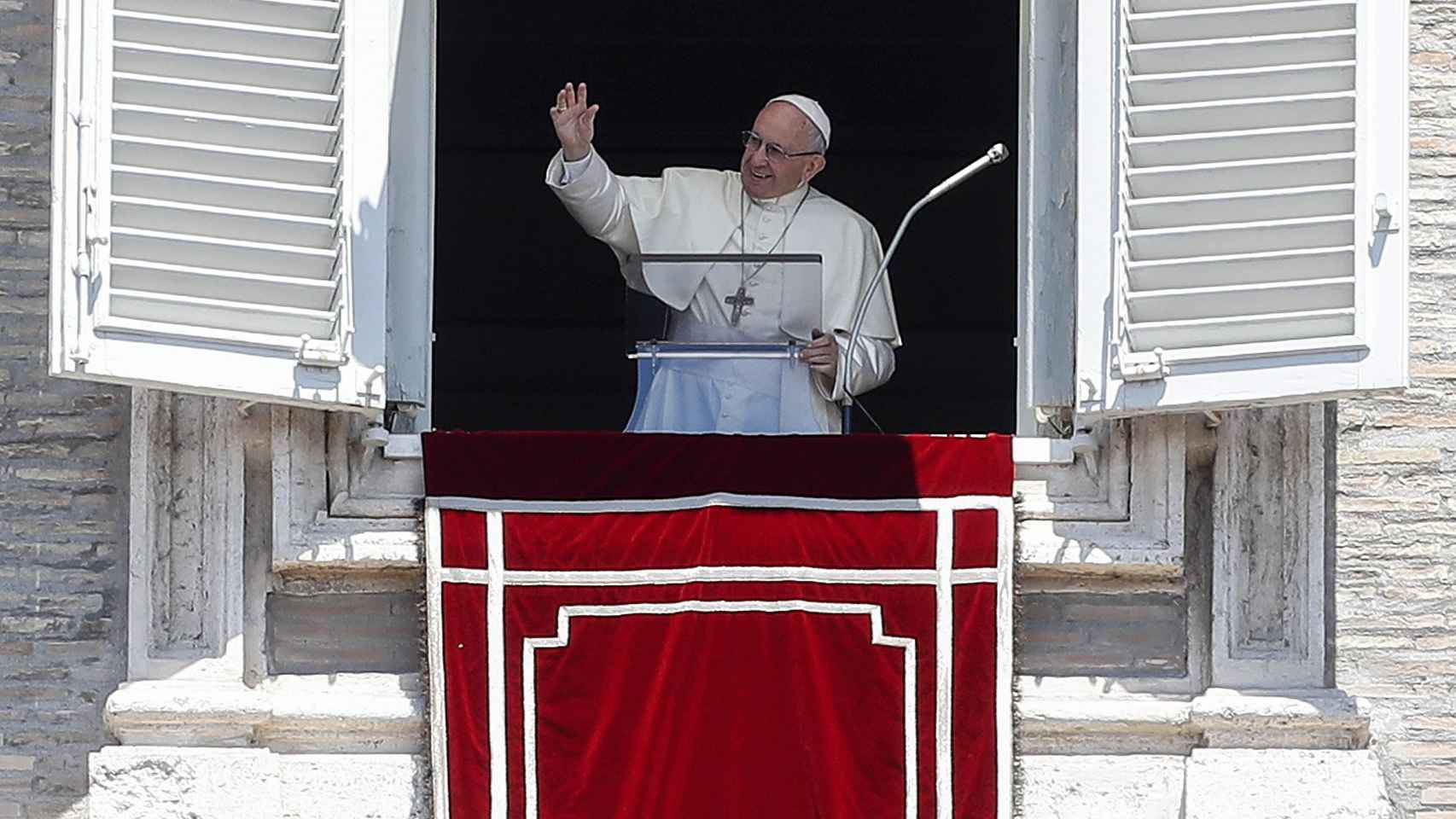 El papa Francisco durante el rezo del Ángelus.