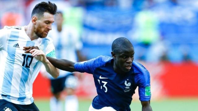 Lionel Messi y N'Golo Kanté en el partido entre Francia y Argentina. Foto: Twitter (@equipedefrance)