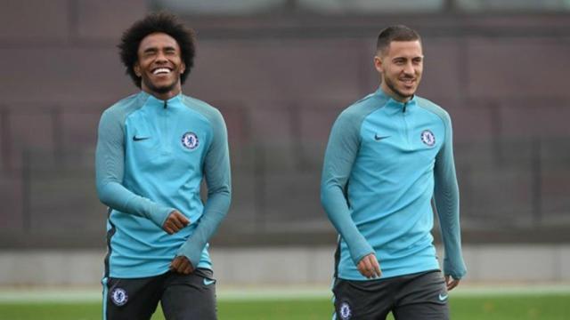 Willian y Hazard entrenando con el Chelsea. Foto: chelseafc.com