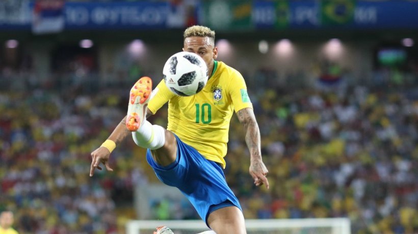 Neymar controlando un balón. Foto: cbf.com