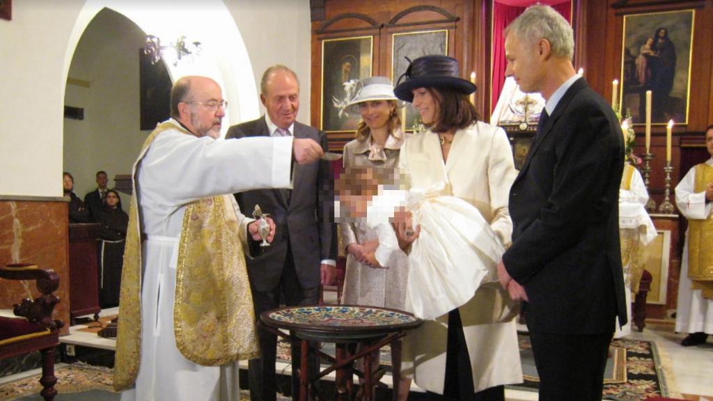 Bautizo de la hija de Álvaro de Orleans-Borbón, con Juan Carlos I como padrino.