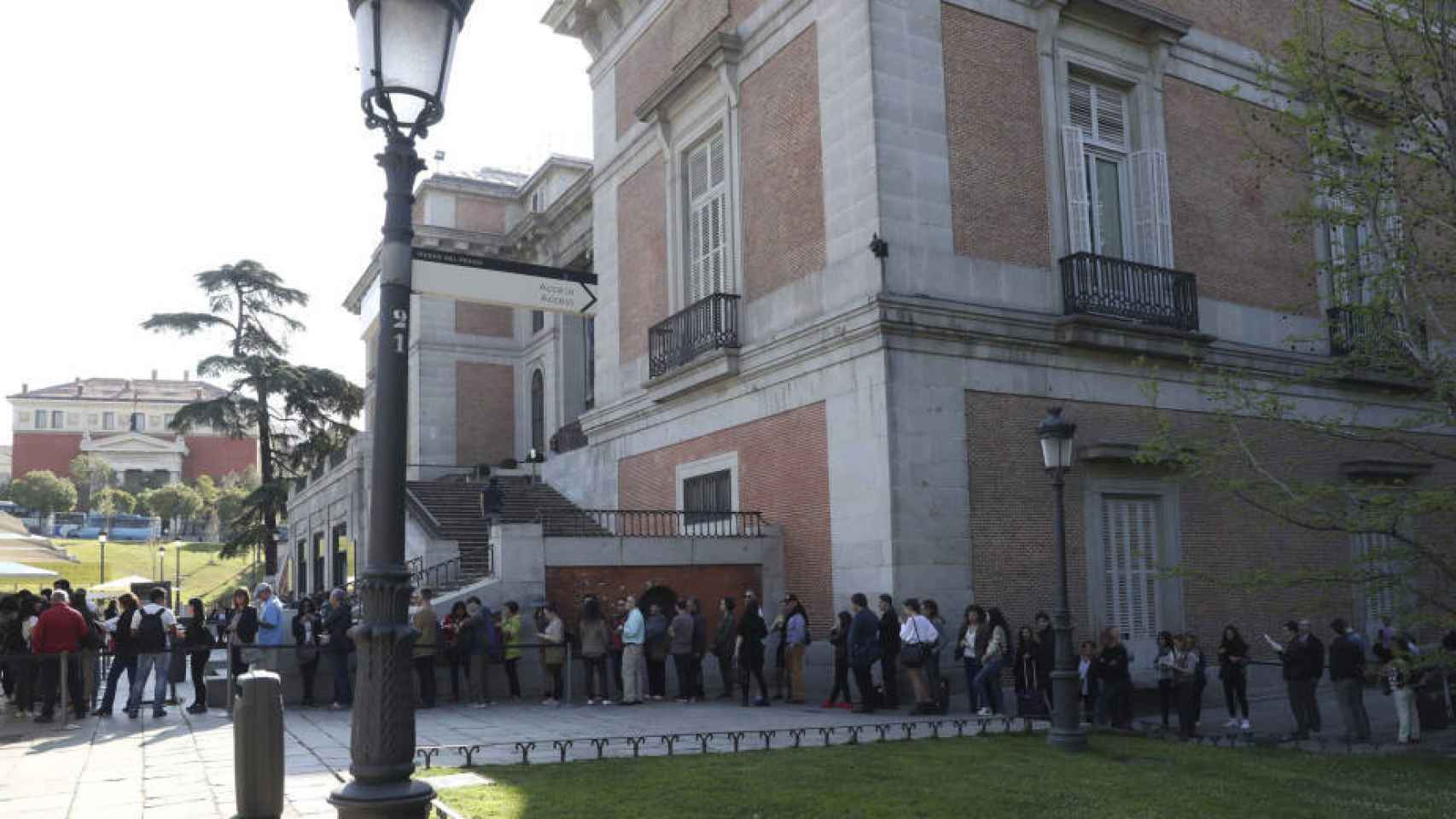 Colas en el museo del Prado.