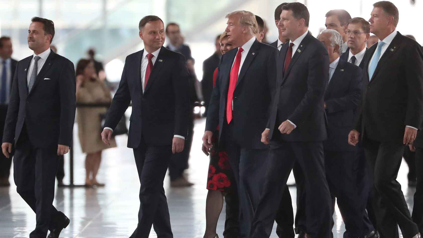 Donald Trump visto en la sede de la OTAN.