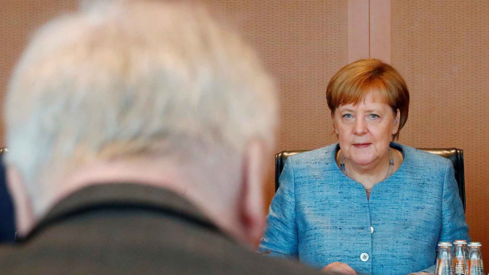 Seehofer junto a Merkel durante una reunión en Berlín.
