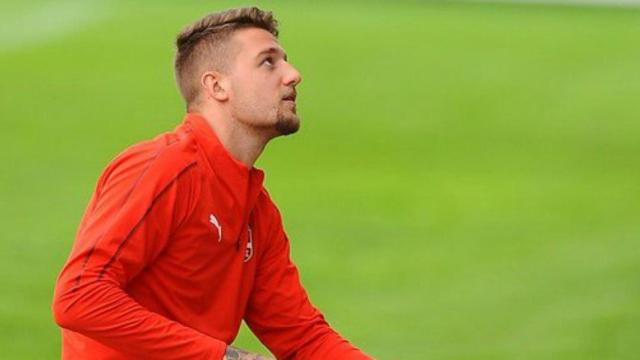 Milinkovic-Savic entrena con Serbia. Foto Twitter (@FSSrbija)