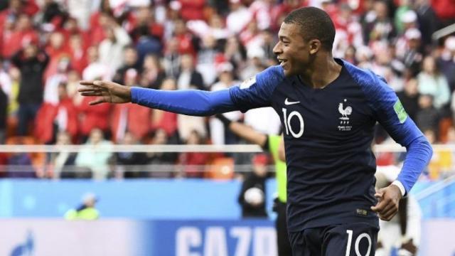 Mbappé celebra su gol a Perú. Foto: Twitter (@equipedefrance).