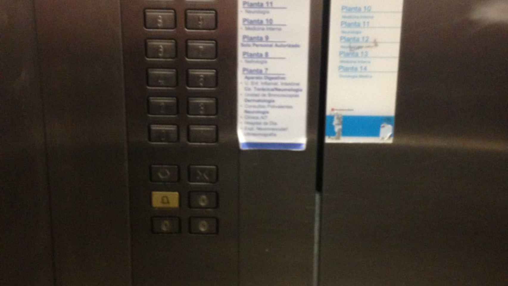 Interior del ascensor 53, el contiguo a aquel en el que tuvieron lugar los hechos.