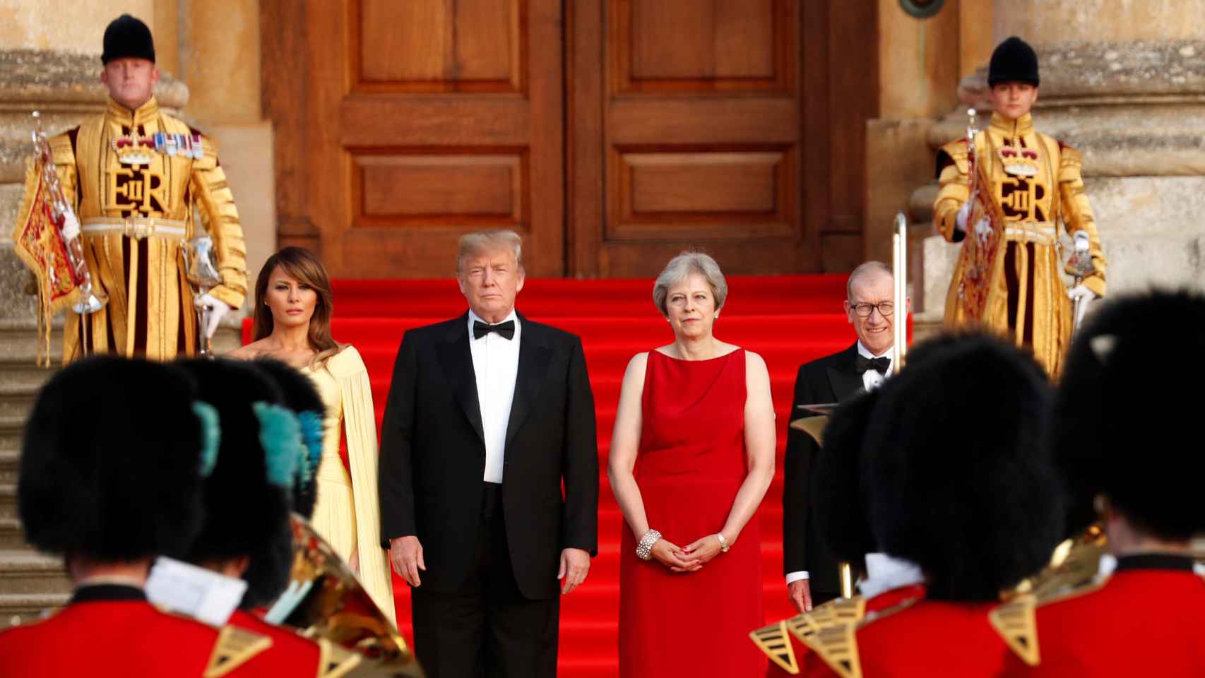 De izda. a dcha: Melania, Donald Trump, Theresa May y su marido Philip.