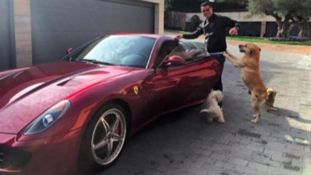 Cristiano Ronaldo, con uno de sus Ferraris. Foto: Instagram (@cristiano)