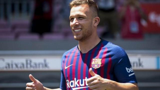 Arthur, durante su presentación con el Fútbol Club Barcelona. Foto: Twitter (@fcbarcelona_es)