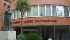 Entrada principal del Hospital Clínico Universitario de Valencia.