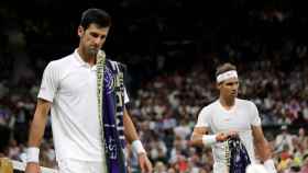 Djokovic y Nadal, durante las semifinales de Wimbledon.