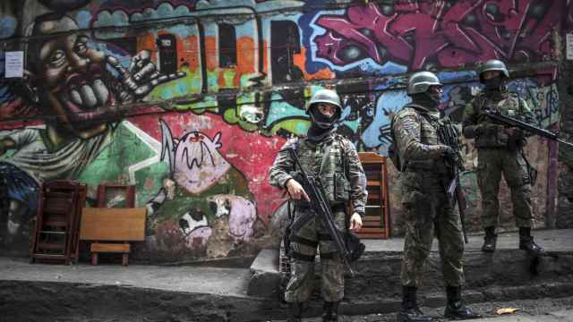 Paramilitares en las favelas